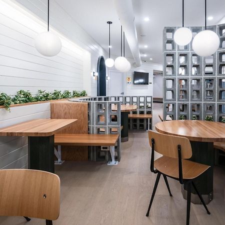 Vrge Revelstoke Hotel Екстериор снимка