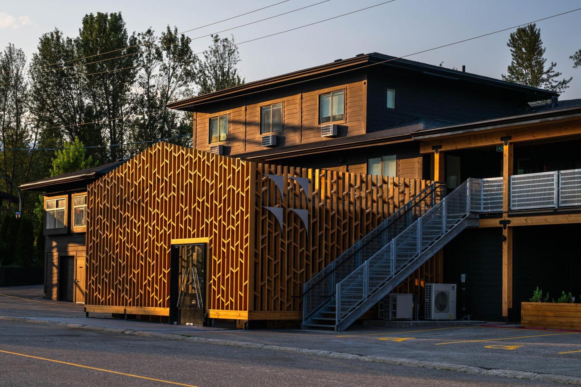 Vrge Revelstoke Hotel Екстериор снимка