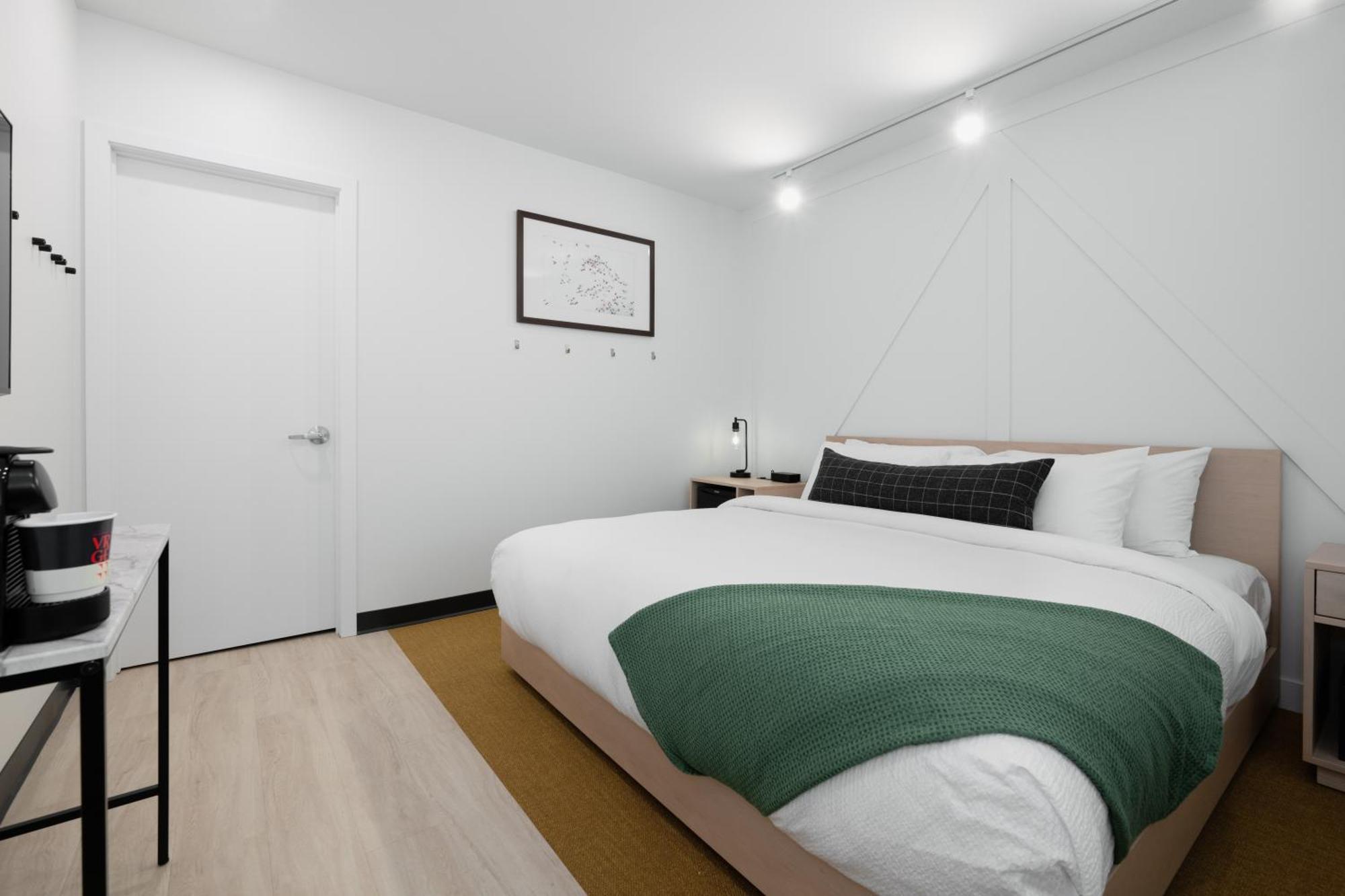 Vrge Revelstoke Hotel Екстериор снимка