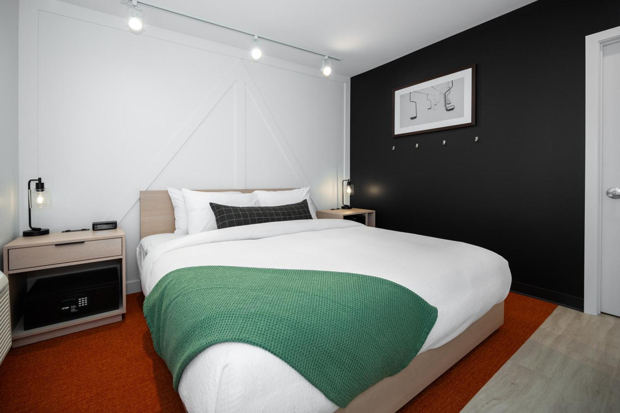Vrge Revelstoke Hotel Екстериор снимка