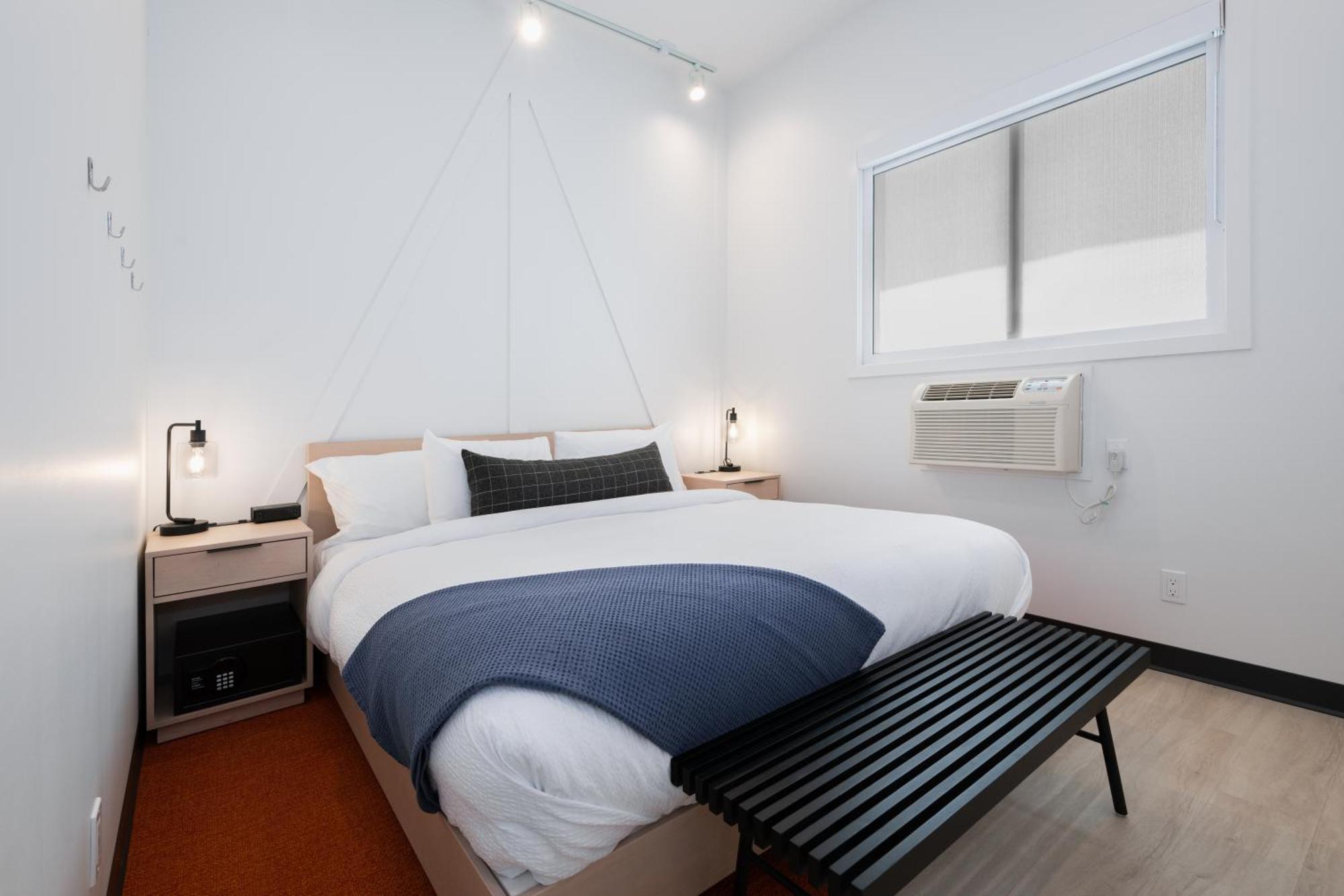 Vrge Revelstoke Hotel Екстериор снимка