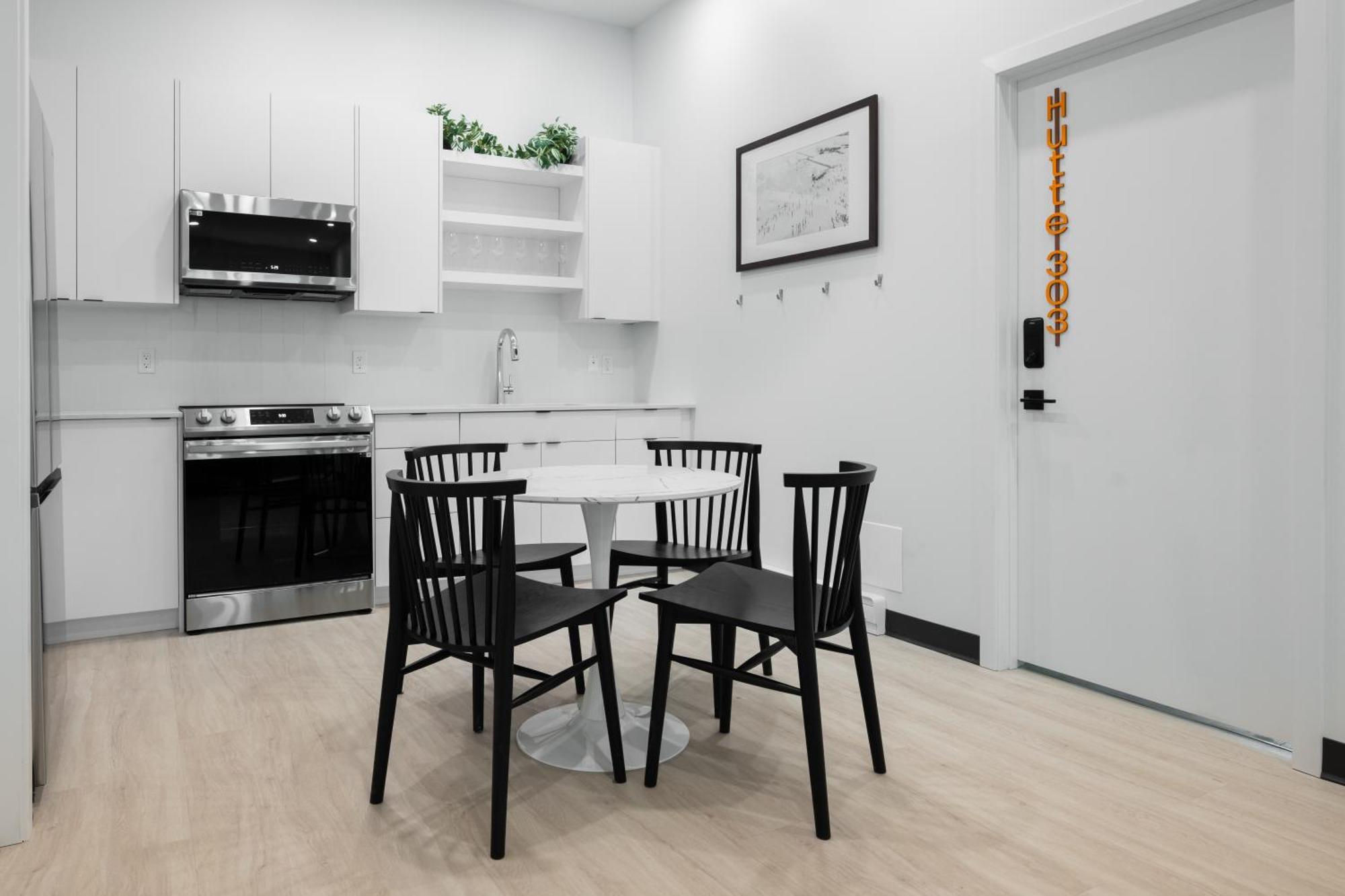 Vrge Revelstoke Hotel Екстериор снимка
