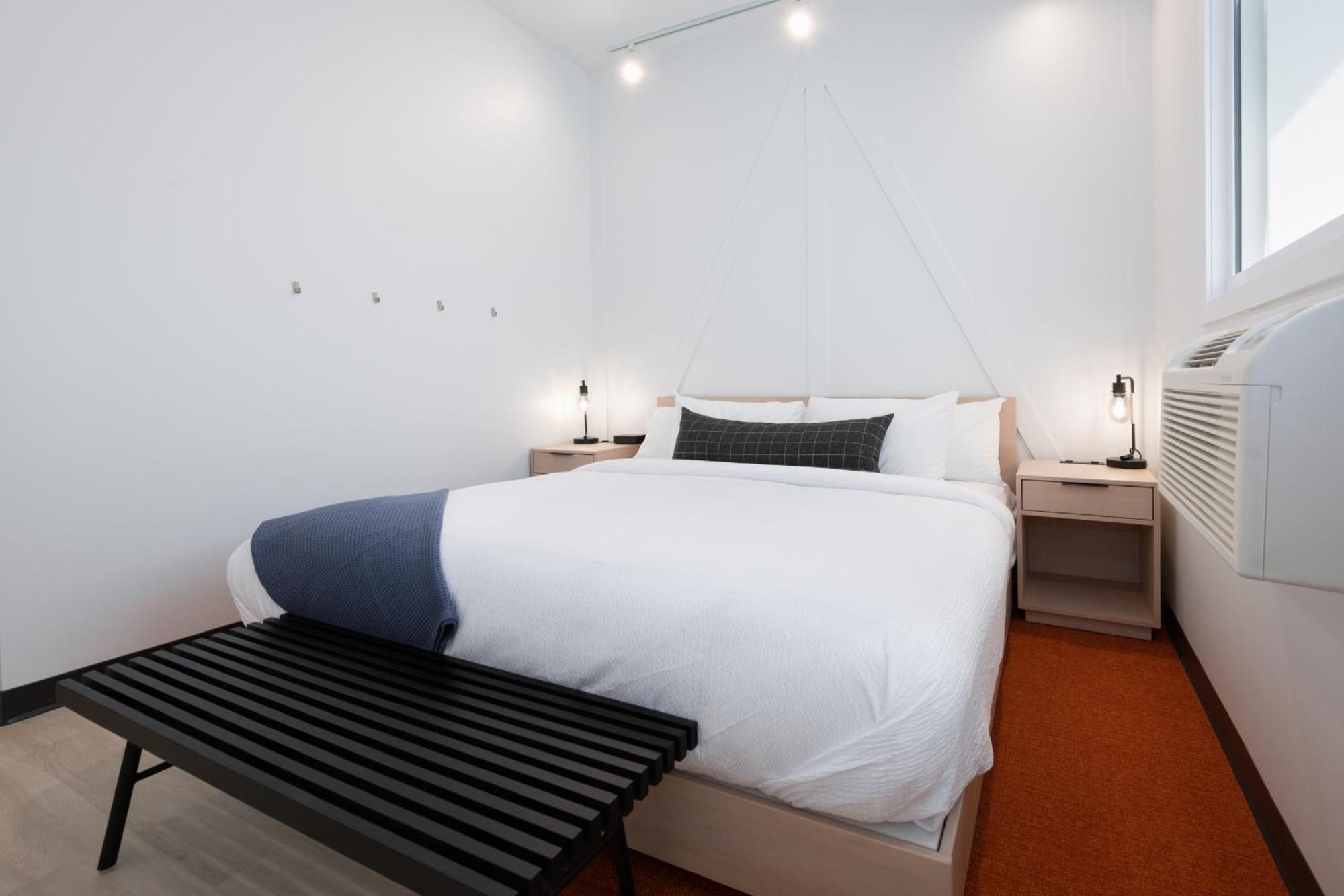 Vrge Revelstoke Hotel Екстериор снимка